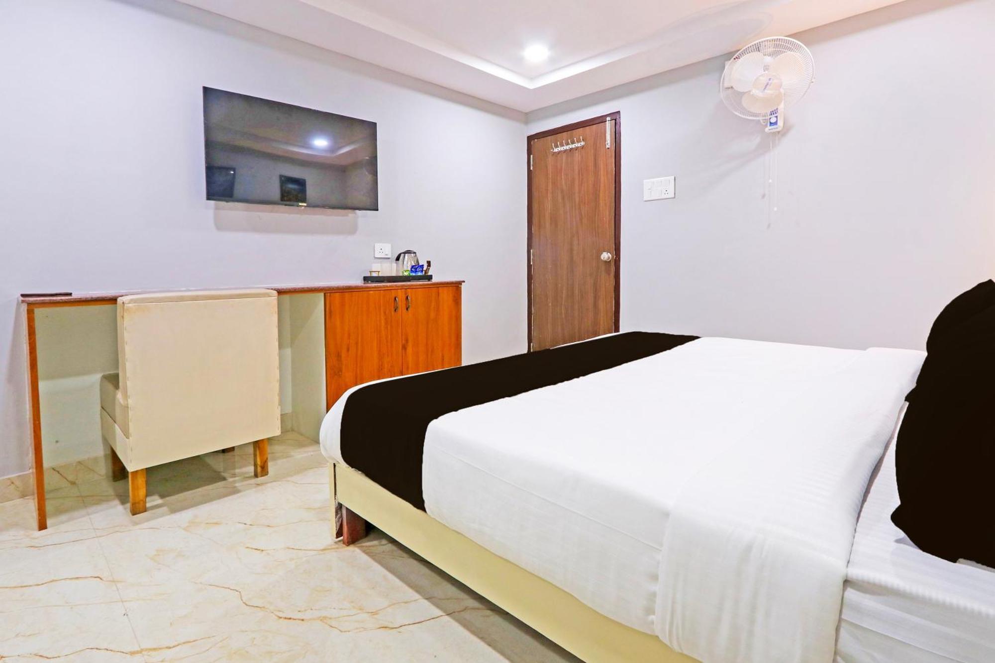 Super Townhouse Qualia Elite S R Nagar Hotel Hyderabad Exterior photo