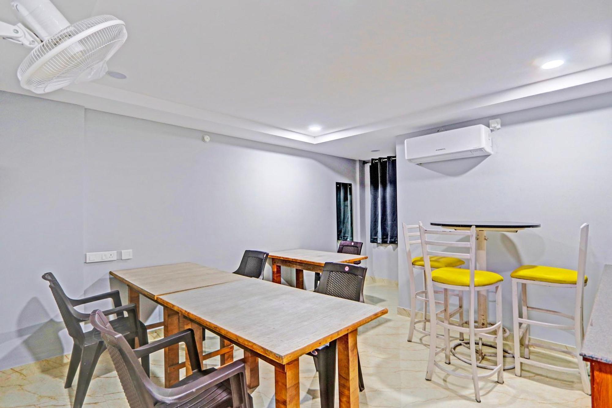 Super Townhouse Qualia Elite S R Nagar Hotel Hyderabad Exterior photo