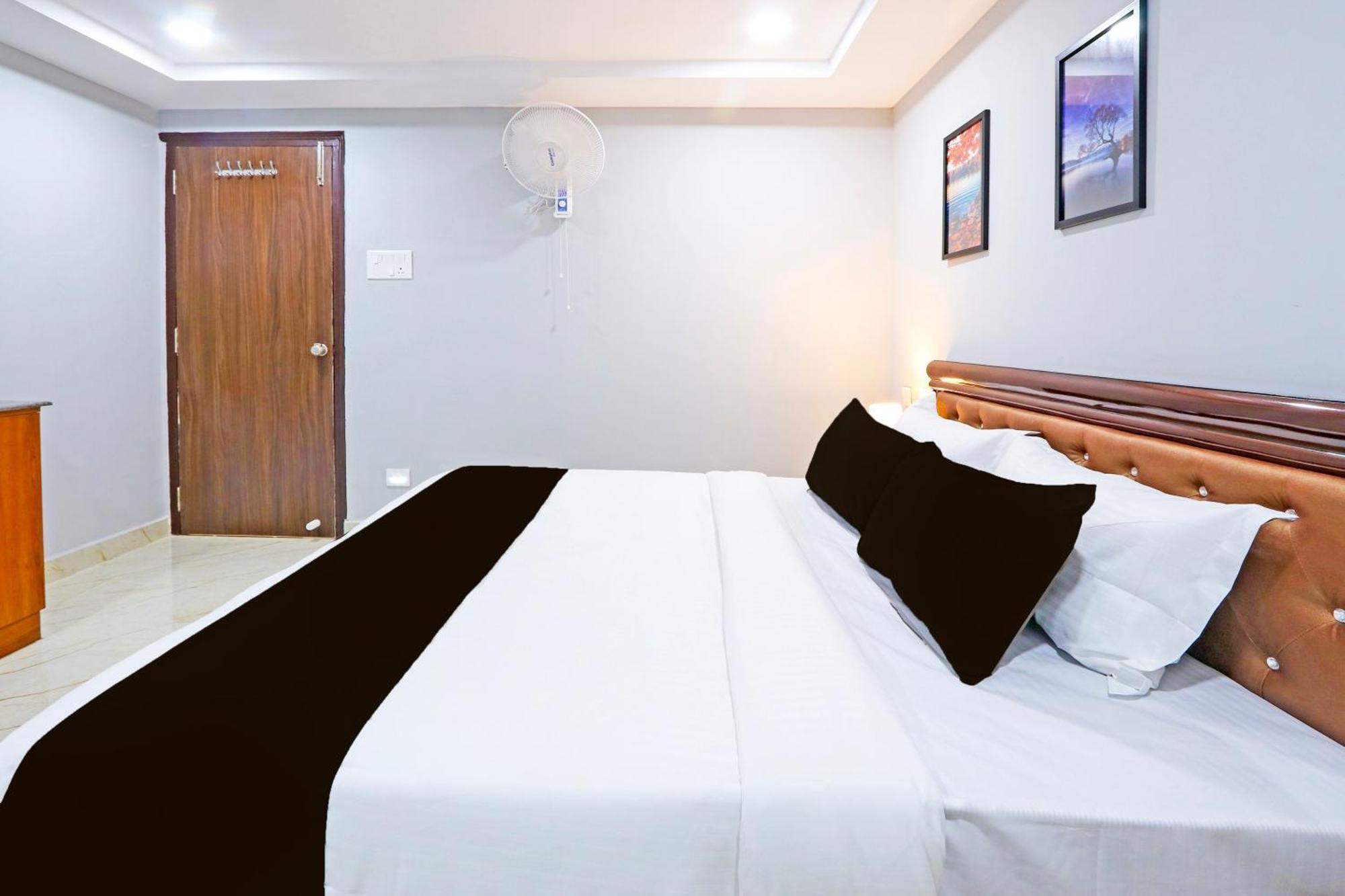 Super Townhouse Qualia Elite S R Nagar Hotel Hyderabad Exterior photo