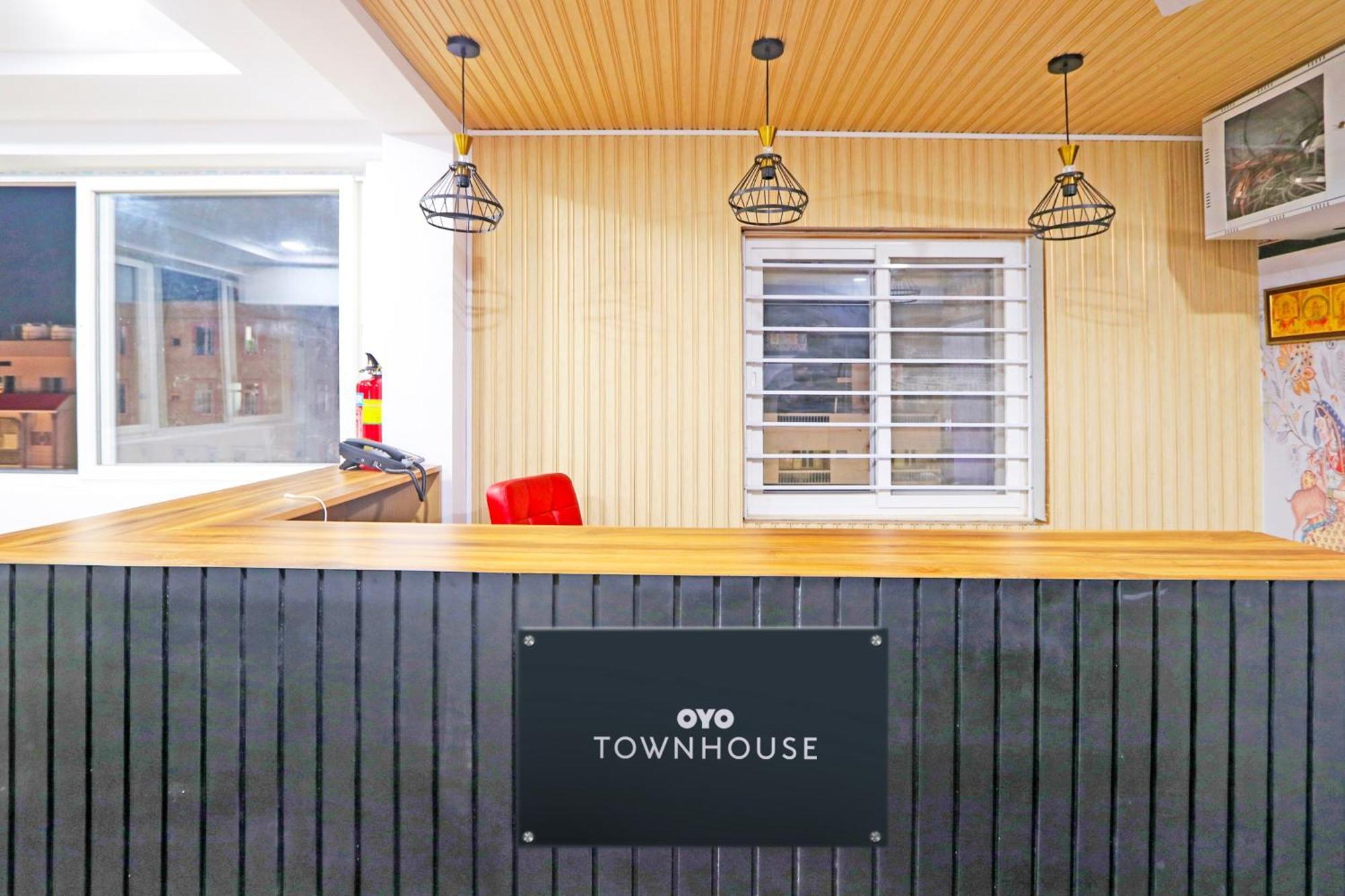 Super Townhouse Qualia Elite S R Nagar Hotel Hyderabad Exterior photo