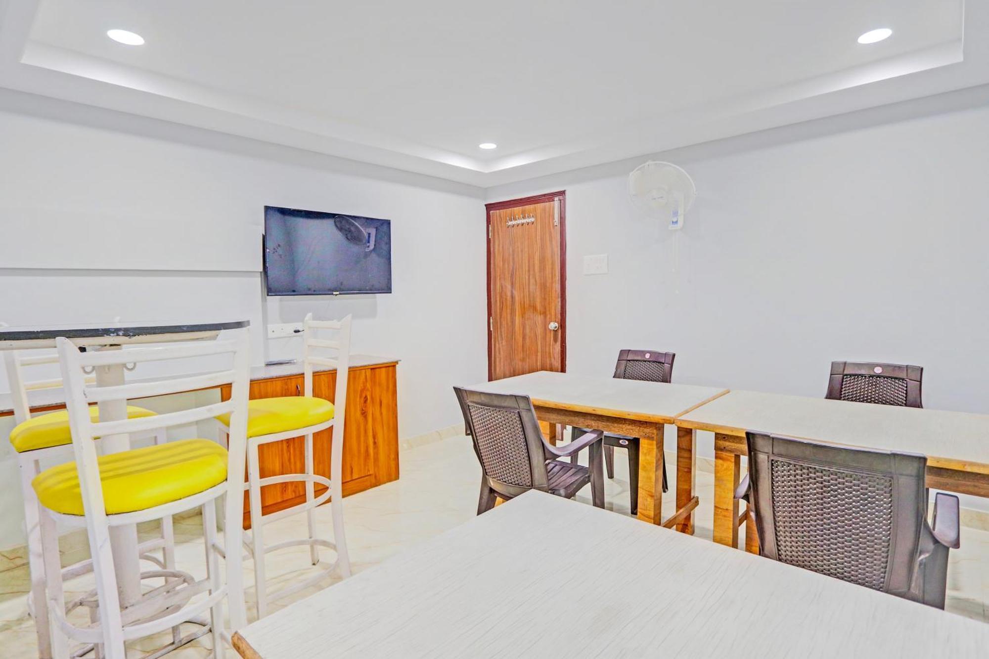 Super Townhouse Qualia Elite S R Nagar Hotel Hyderabad Exterior photo
